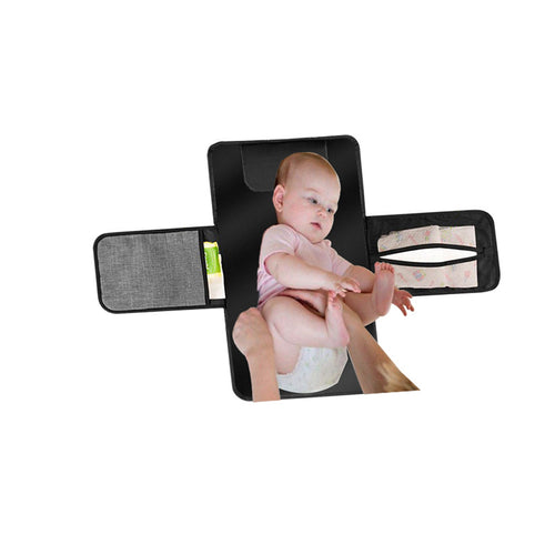 Tapis à langer portable, pliable, lavable et compact pour bébé, idéal pour les voyages. Imperméable, il inclut un sac de rangement. 